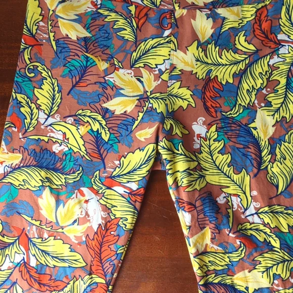 LuLaRoe leggings tall and curvy leaf pattern - Picture 3 of 6